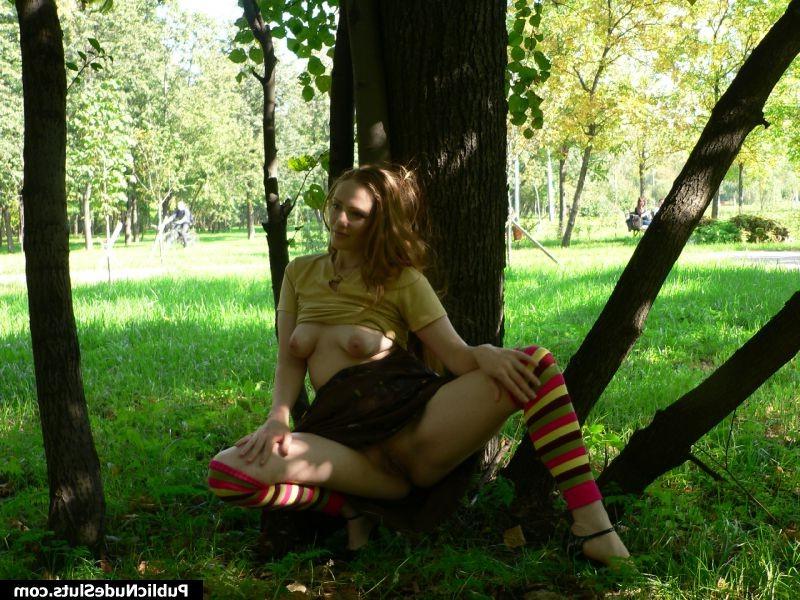 15P Hottie shows all of her intimate places one after another in the park