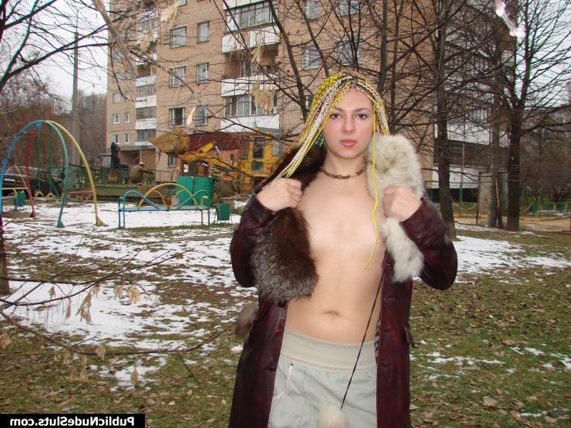 15P Insolent girl dares to show her nude tits and puss in the cold street