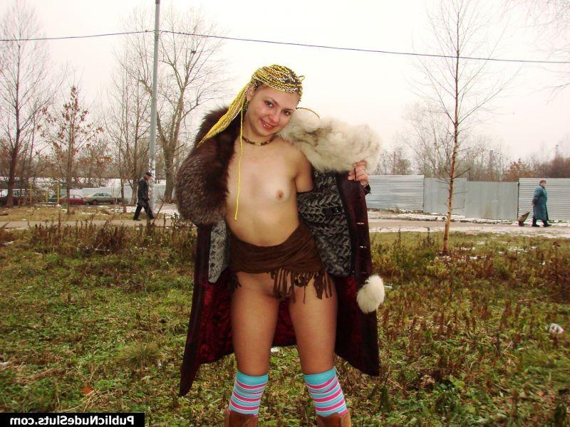 15P Insolent girl dares to show her nude tits and puss in the cold street