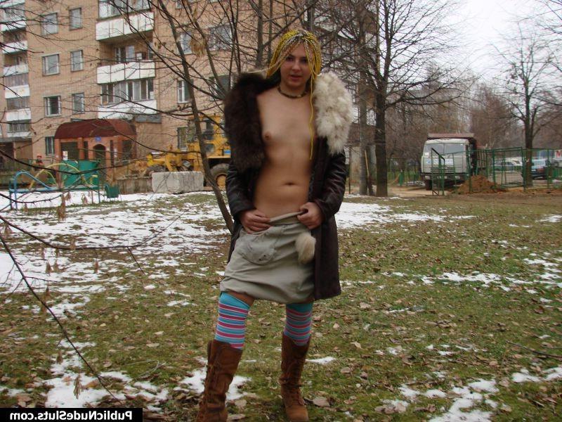 15P Insolent girl dares to show her nude tits and puss in the cold street