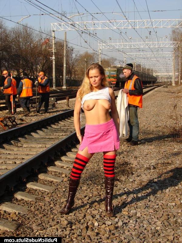 14P Impudent slut has fun shocking the dudes with her nude body railside