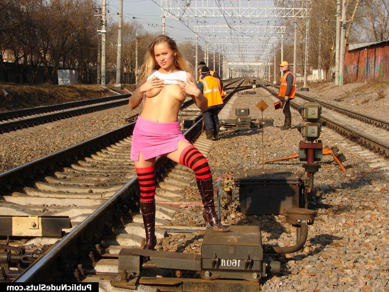 14P Impudent slut has fun shocking the dudes with her nude body railside