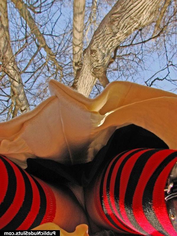 14P Oversexed chick plays with her tits and tickles her pussy in the park