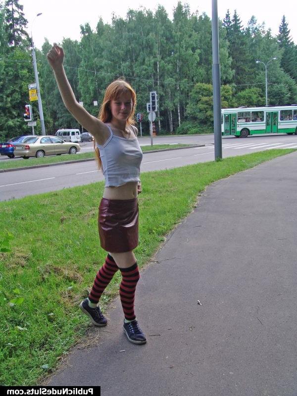 14P Adventurous cutie reveals all of her enticing intimate spots roadside