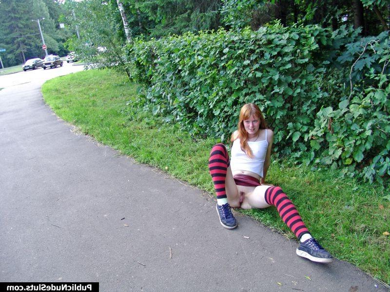 14P Adventurous cutie reveals all of her enticing intimate spots roadside