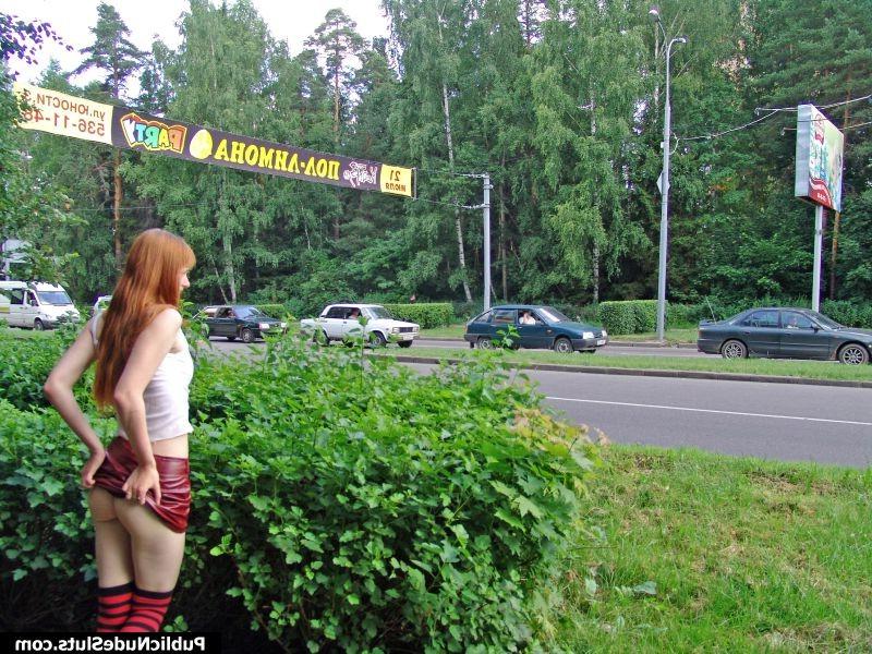 14P Adventurous cutie reveals all of her enticing intimate spots roadside