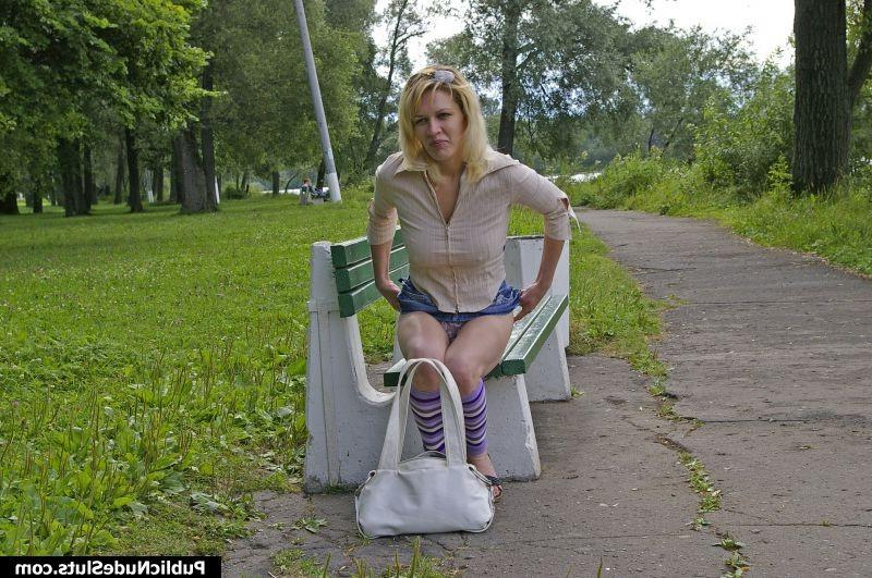 15P Impudent slut rubbing her cunt with vibrator on the bench in the park