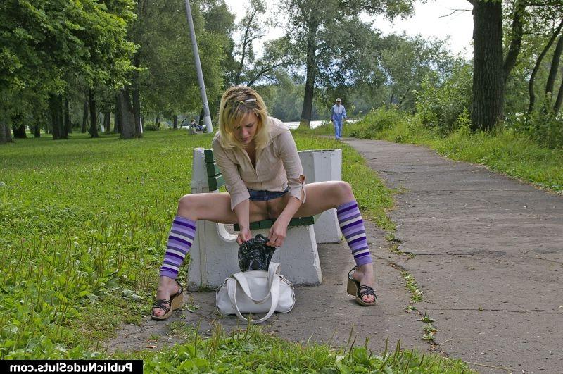 15P Impudent slut rubbing her cunt with vibrator on the bench in the park
