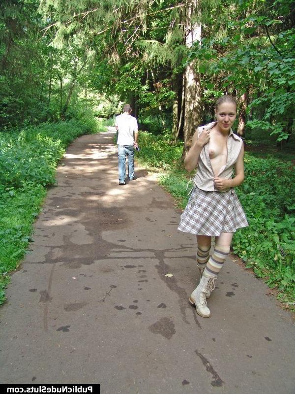 14P Overbold hoochie reveals her most intimate places in the busy alley