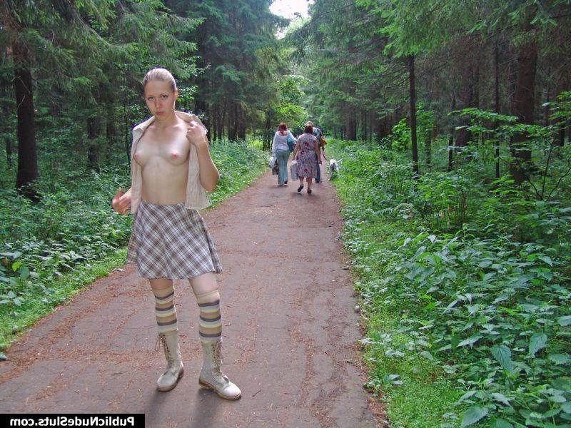 14P Overbold hoochie reveals her most intimate places in the busy alley