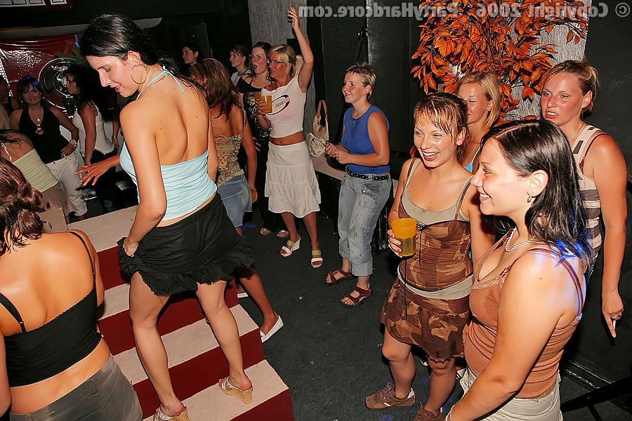 16P :: PARTY HARDCORE :: Muscular stranger banging naughty girls on party