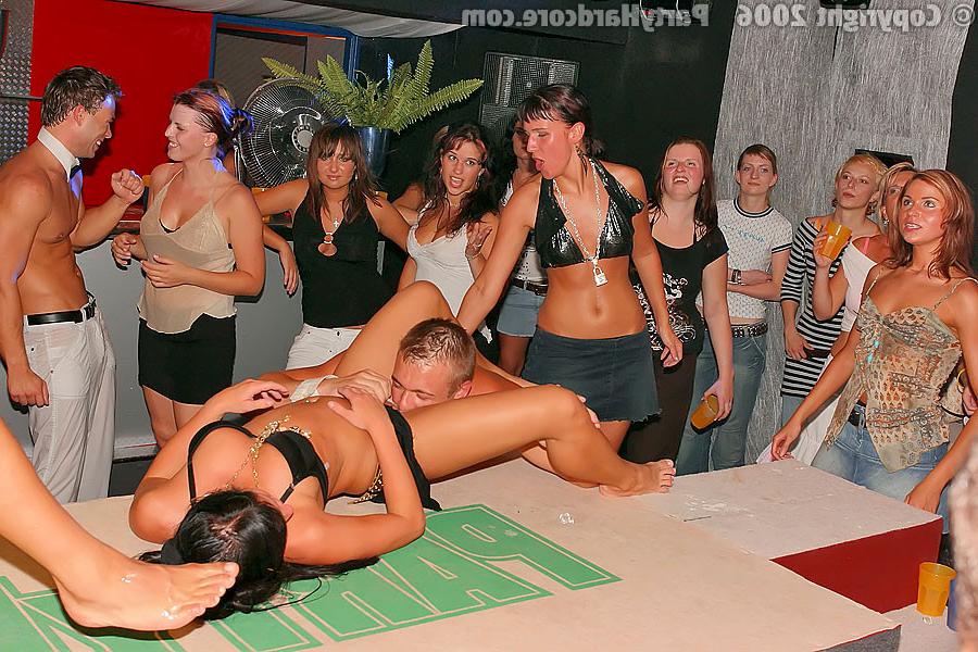 16P :: PARTY HARDCORE :: Muscular stranger banging naughty girls on party