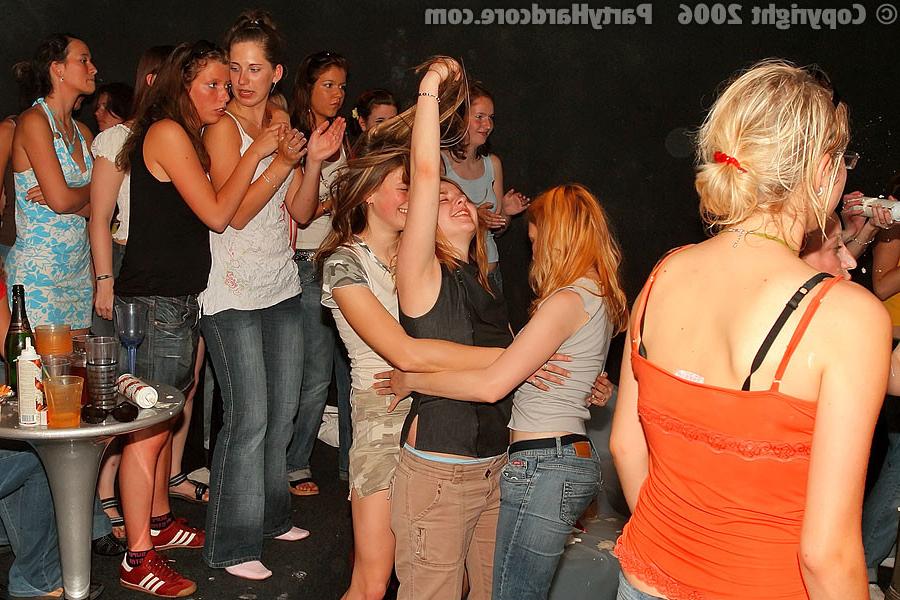 16P :: PARTY HARDCORE :: Muscular strippers banging horny girls on groupsex party