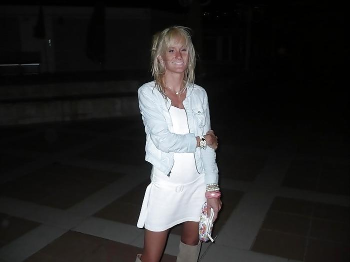 25P Sexy blond mom from facebook