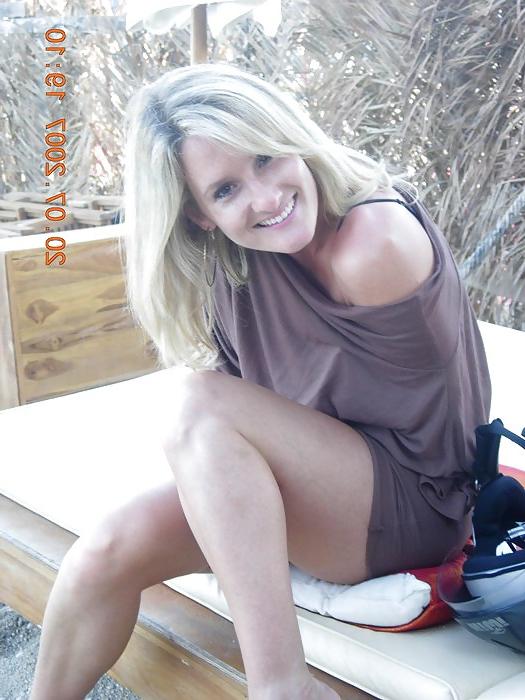 25P Sexy blond mom from facebook