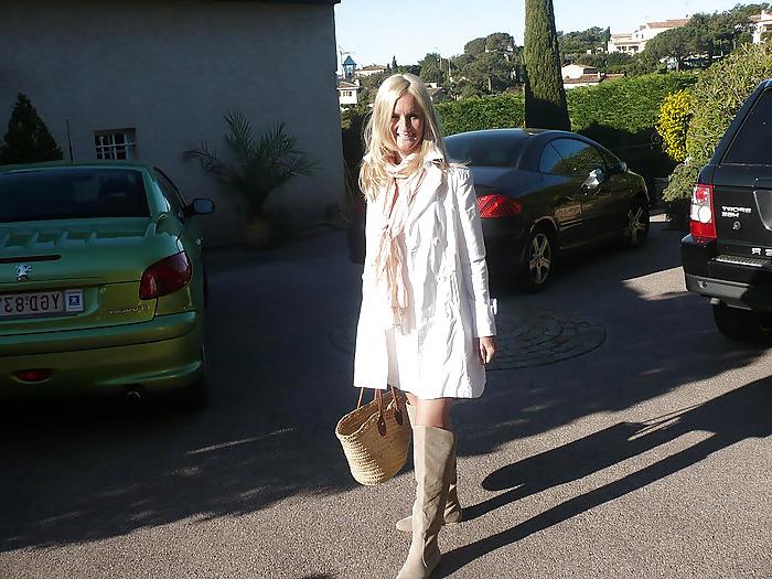 25P Sexy blond mom from facebook