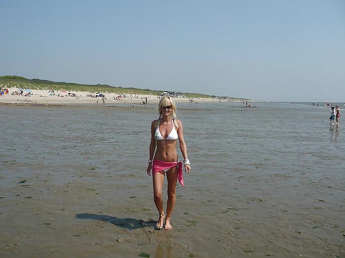 25P Sexy blond mom from facebook