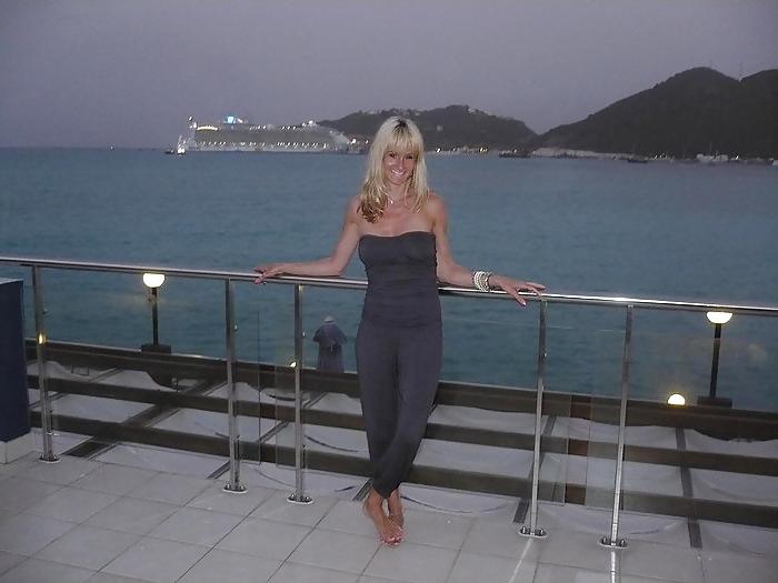25P Sexy blond mom from facebook
