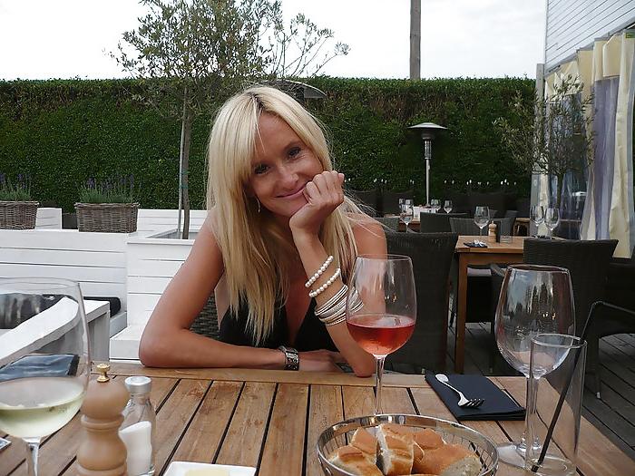 25P Sexy blond mom from facebook