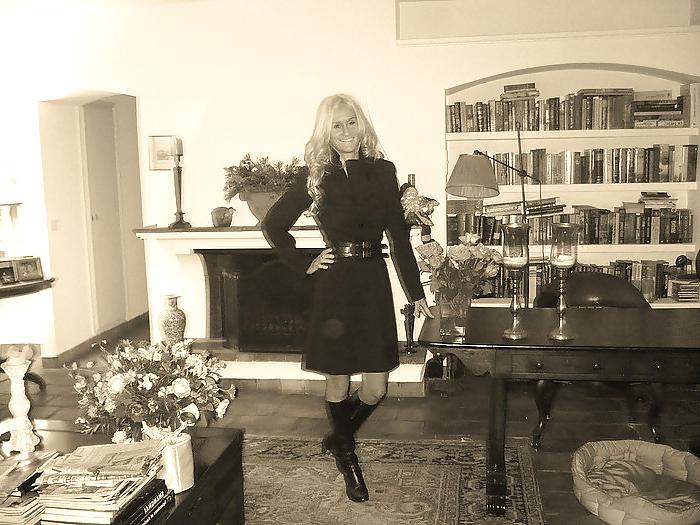 25P Sexy blond mom from facebook