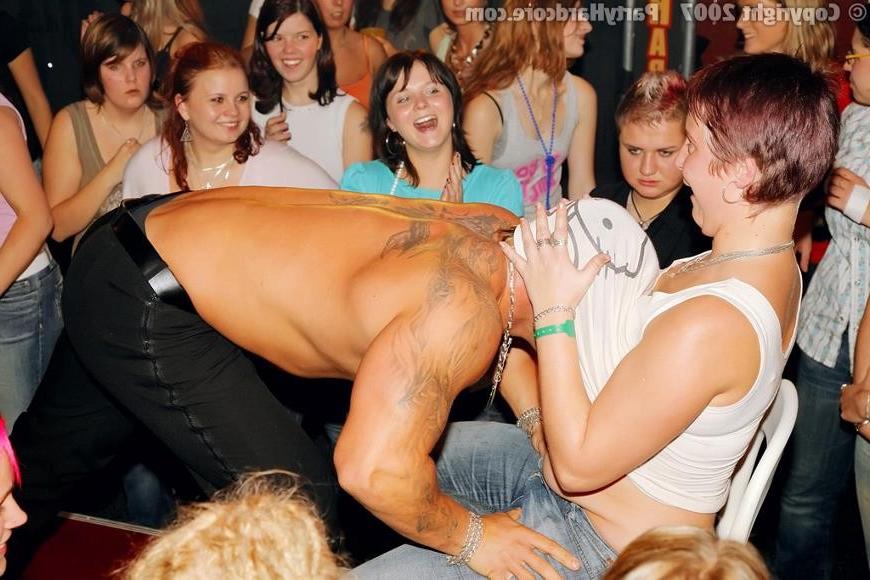 19P Innocent but horny babes sucking male strippers love poles
