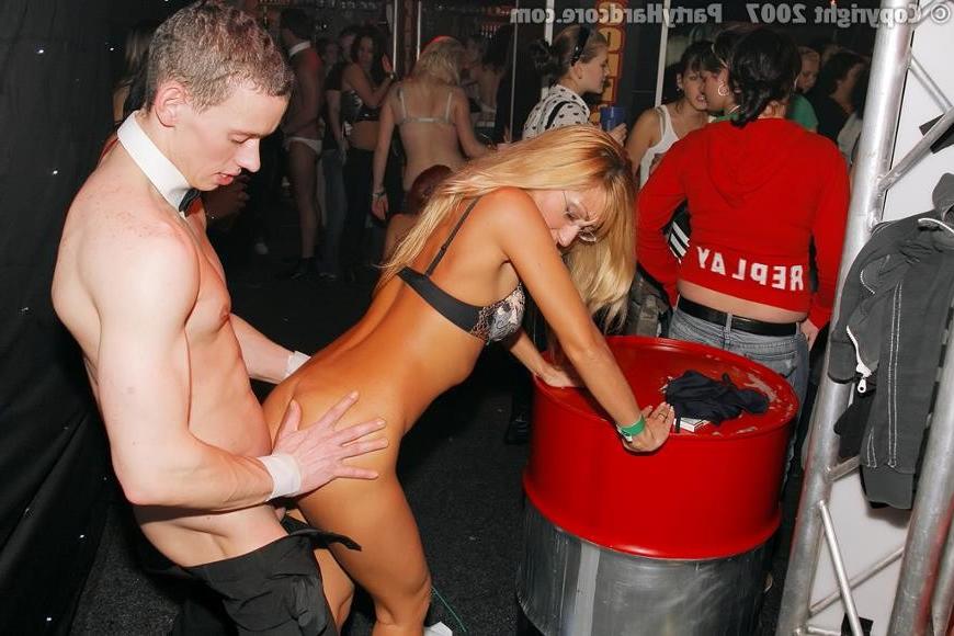 19P Innocent but horny babes sucking male strippers love poles