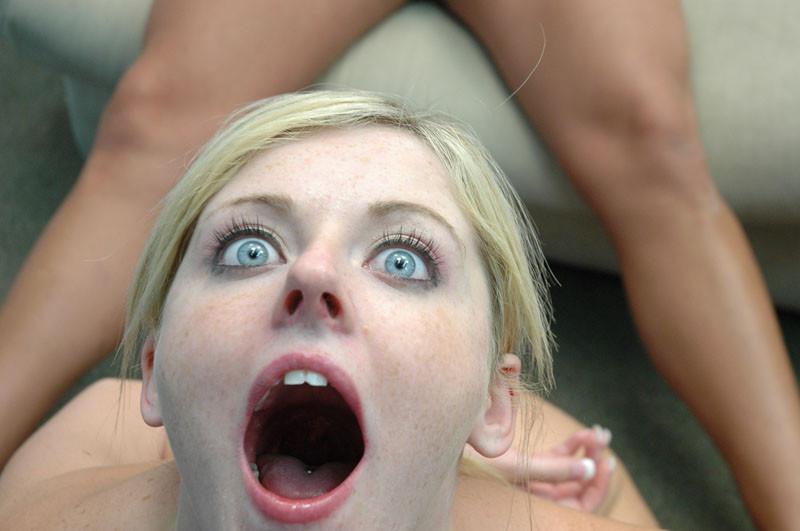 20P Blond booty blows a stud.