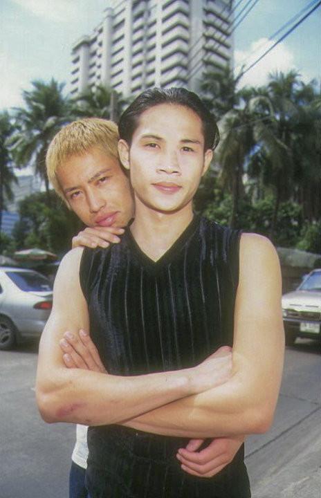 20P Two eastern twinks having oral fun after a stroll along the city
