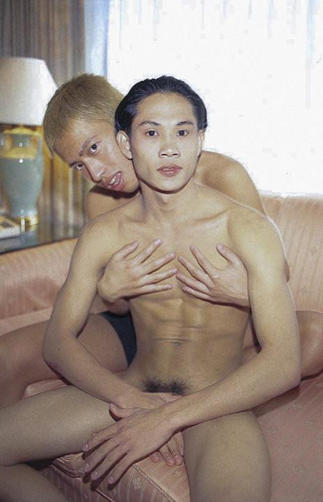 20P Two eastern twinks having oral fun after a stroll along the city