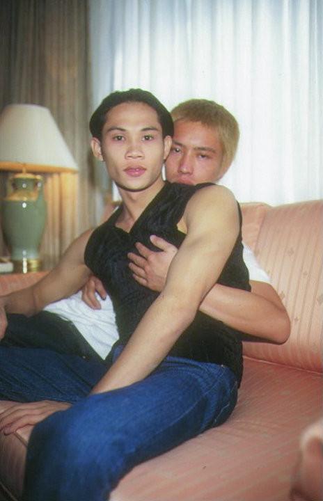 20P Two eastern twinks having oral fun after a stroll along the city