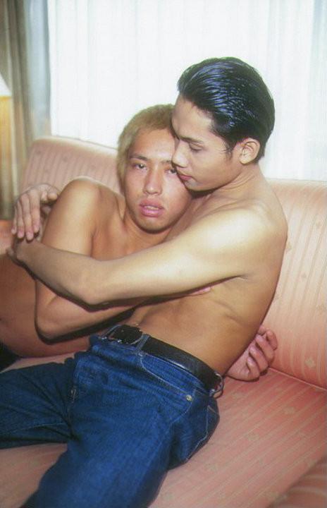 20P Two eastern twinks having oral fun after a stroll along the city