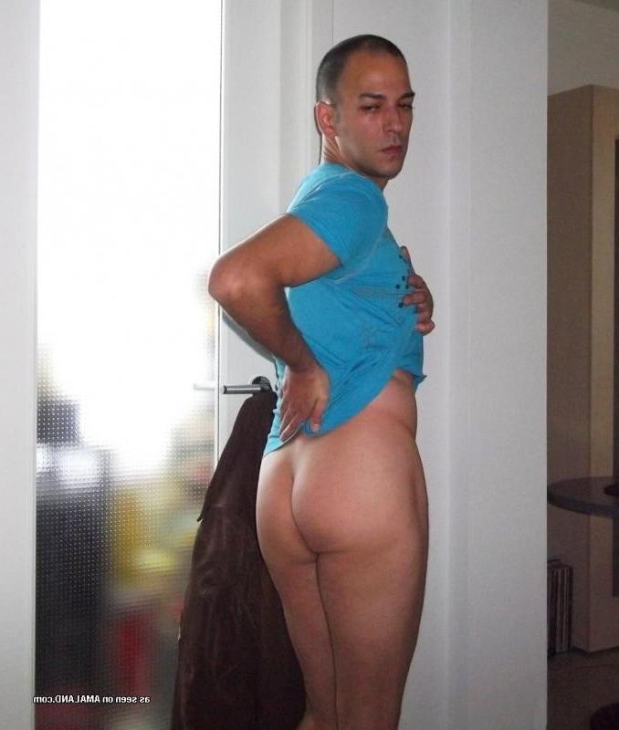 15P Gay dude displays his tight ass and stiff cock