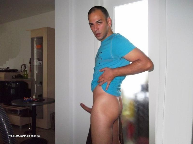 15P Gay dude displays his tight ass and stiff cock