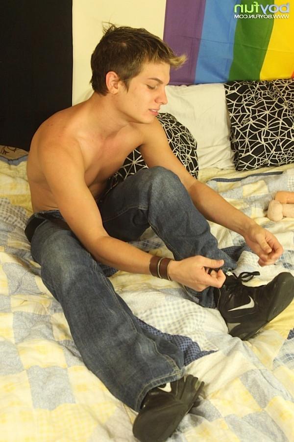 15P Sexy Jaycee Angel jams dildo deep into his tight ass!