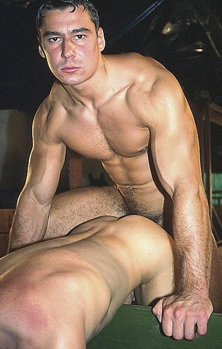 20P Dark haired muscle sucking and screwing a well built blond dude