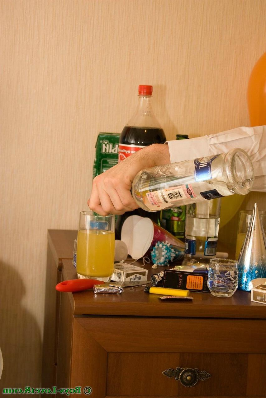 16P An all gay teen party with booze and banging