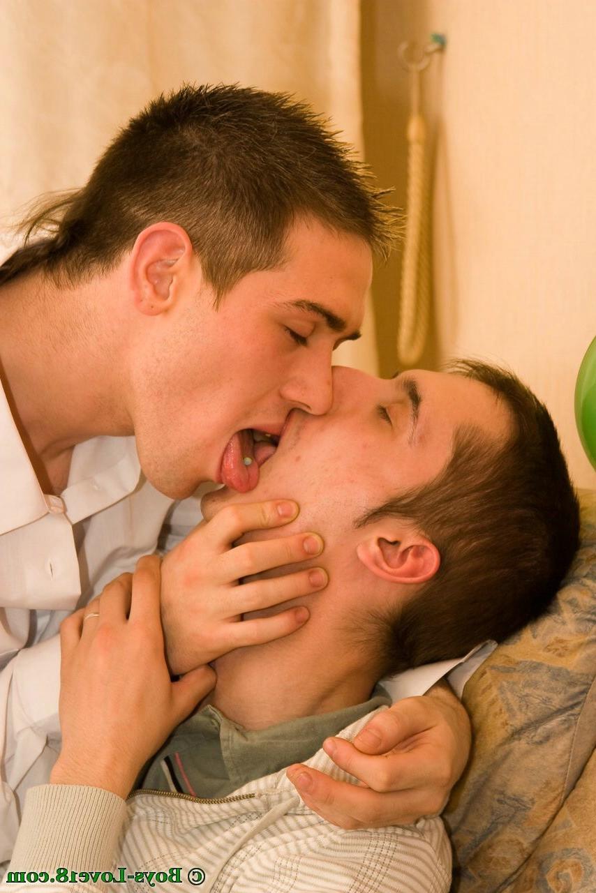 16P An all gay teen party with booze and banging