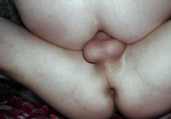 20P Two smooth crazy picnickers enjoy deep cock riding on a plaid