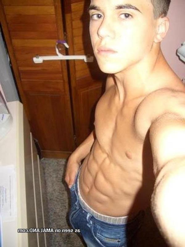 15P Ripped hunk sucking his lover's cock and cums
