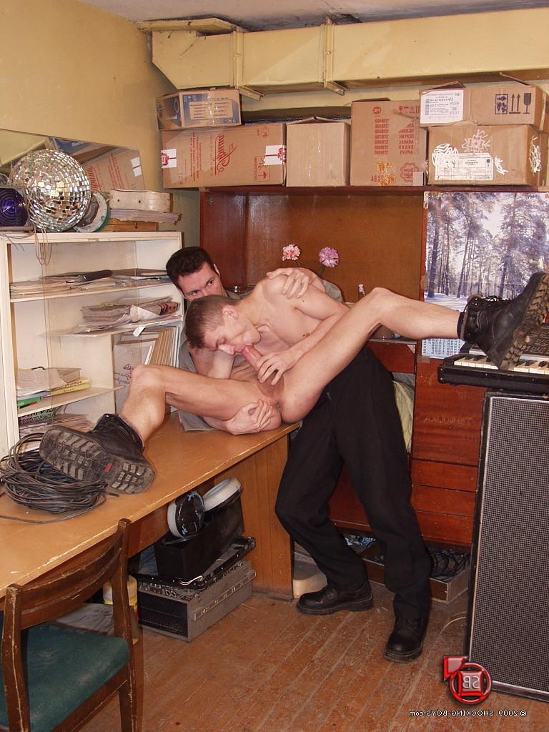 10P Young man licking some balls, cocks and a shocking tongue-in-the-hole game, deep