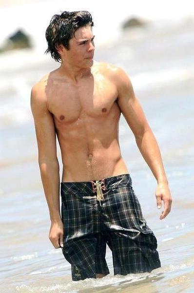 15P Famous stud Zac Efron looking great when he is half naked