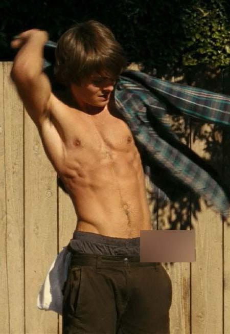 15P Famous stud Zac Efron looking great when he is half naked