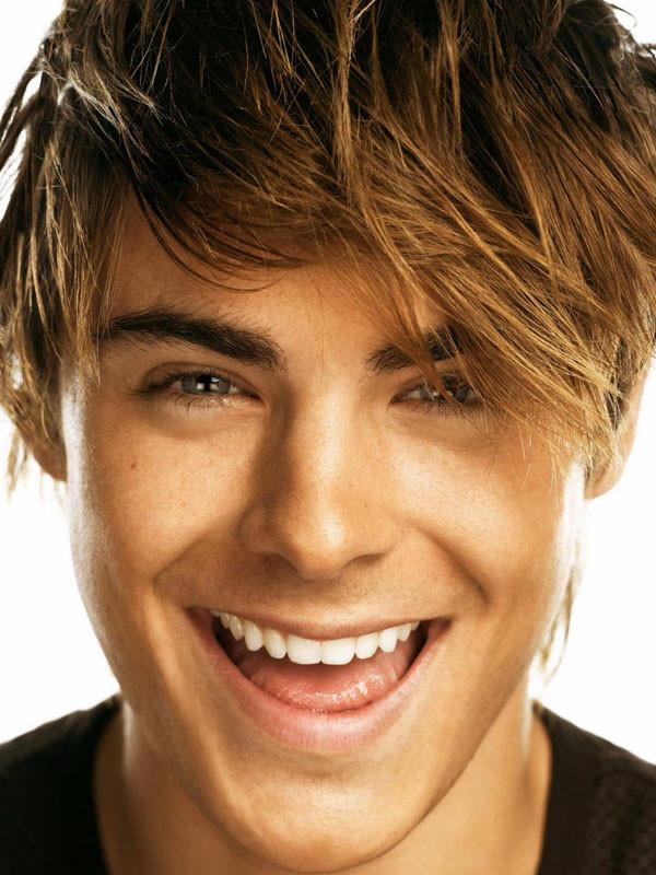 15P Famous stud Zac Efron looking great when he is half naked