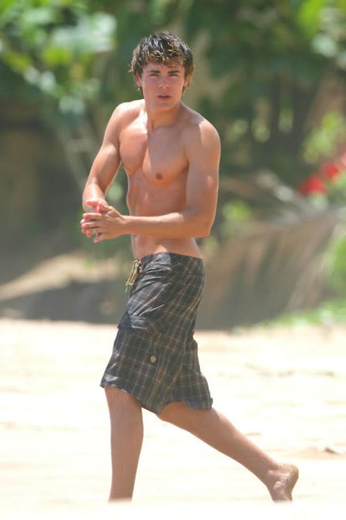 15P Famous stud Zac Efron looking great when he is half naked