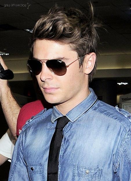 15P Famous stud Zac Efron looking great when he is half naked