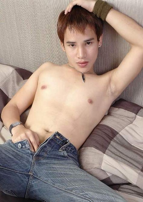 20P A gorgeous asian twink sucking and getting screwed by thick cock