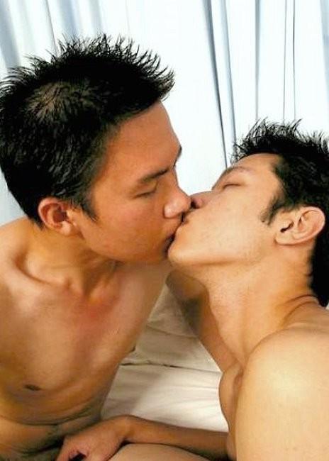 20P Three asian twinks sucking and fucking and cumming in a hotel