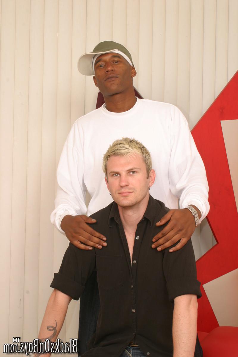 15P Interrcial gay couple enjoying with anal fuck
