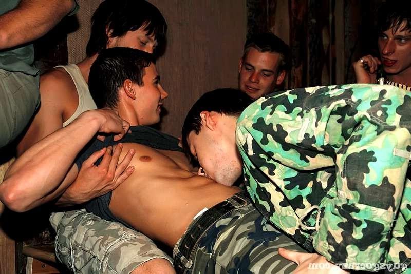 20P Horny hunters ready to polish each others pistols