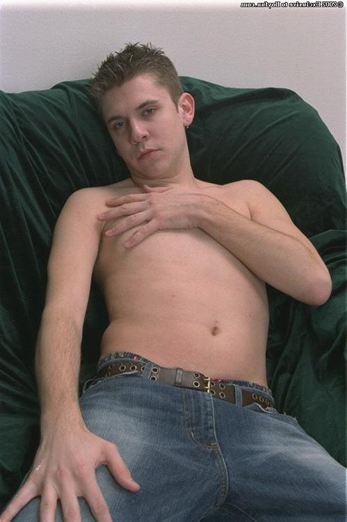 16P Young amateur stud is wanking his teenage penis